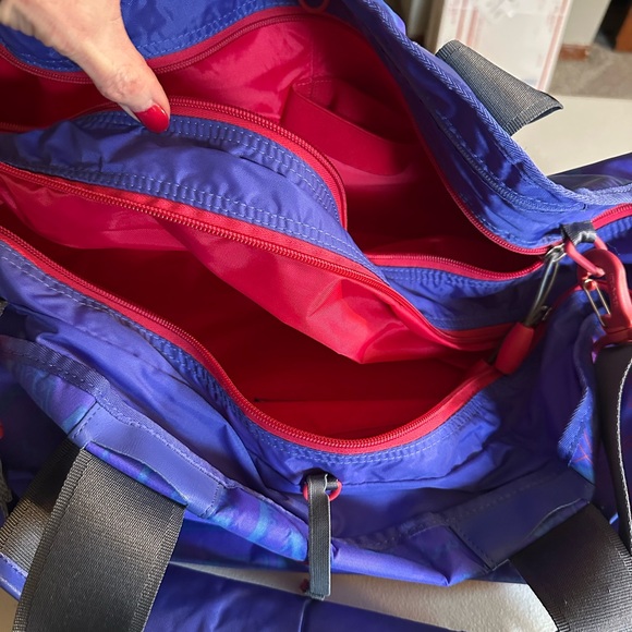 NIKE FAST3R CLASSIC SPORT WORKOUT LIGHTDUFFLE BAG Blue Purple And Red - Picture 14 of 15
